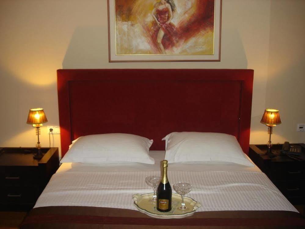 Epavlis Hotel Kalambaka Bagian luar foto